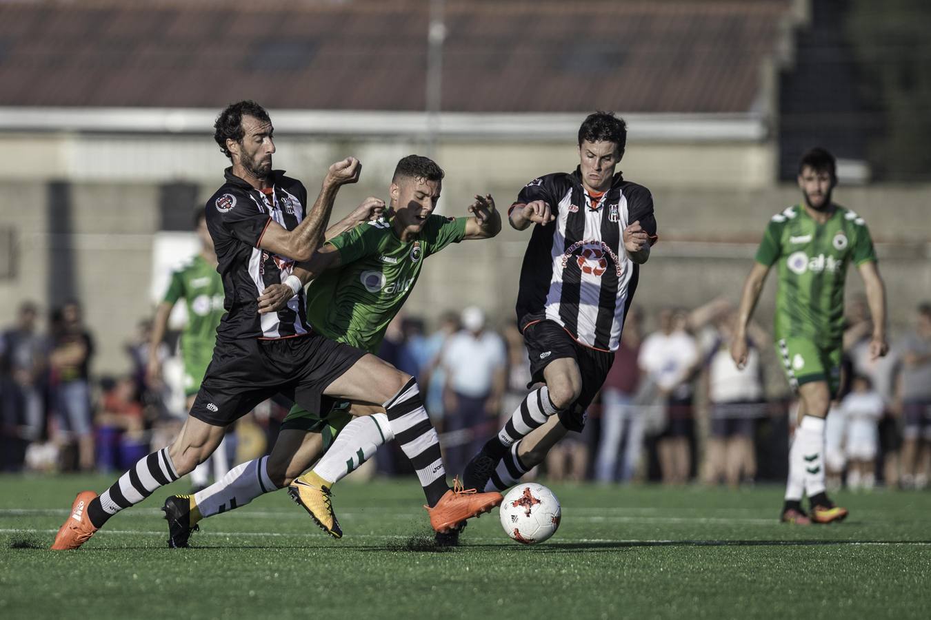 El Racing empata en Escobedo (2-2)