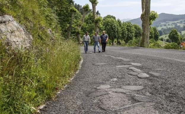 La maltrecha carretera de La Montaña será por fin reparada