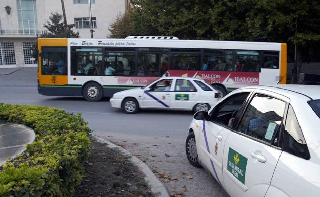 Taxis y autobuses urbanos de Jaén.