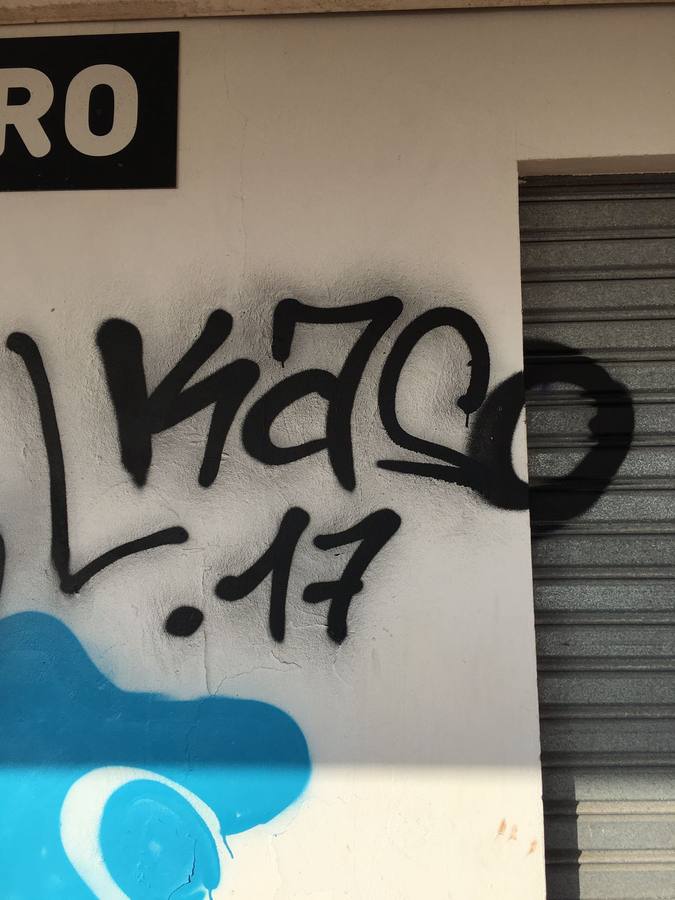 Grafitis en los bajos de El Sardinero
