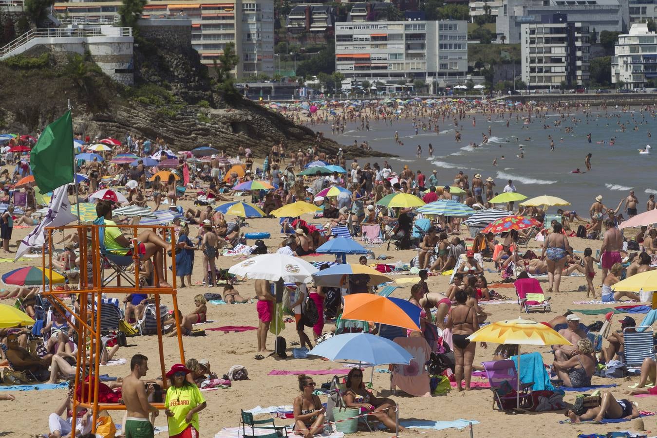 Las playas de El Sardinero, abarrotadas