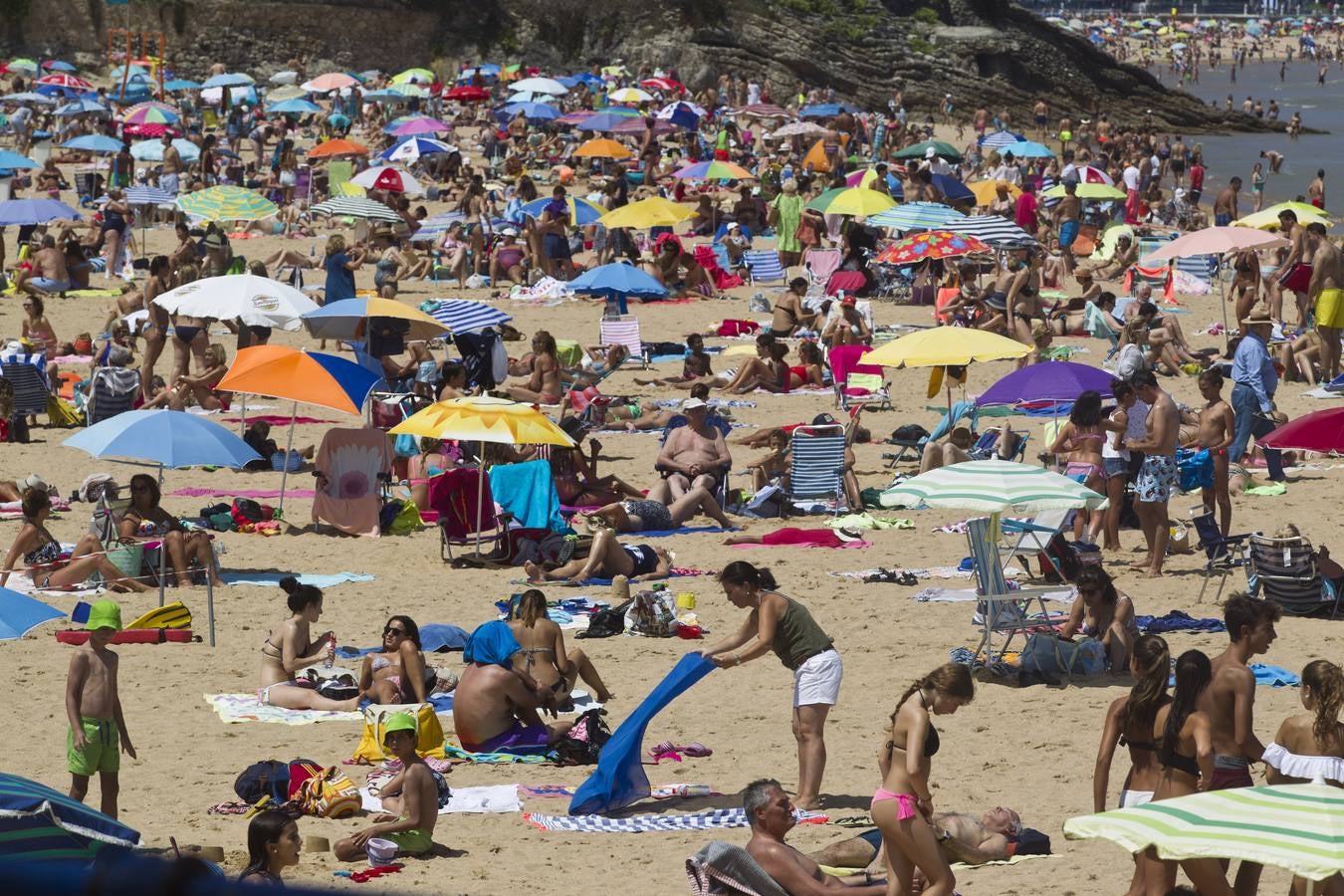 Las playas de El Sardinero, abarrotadas