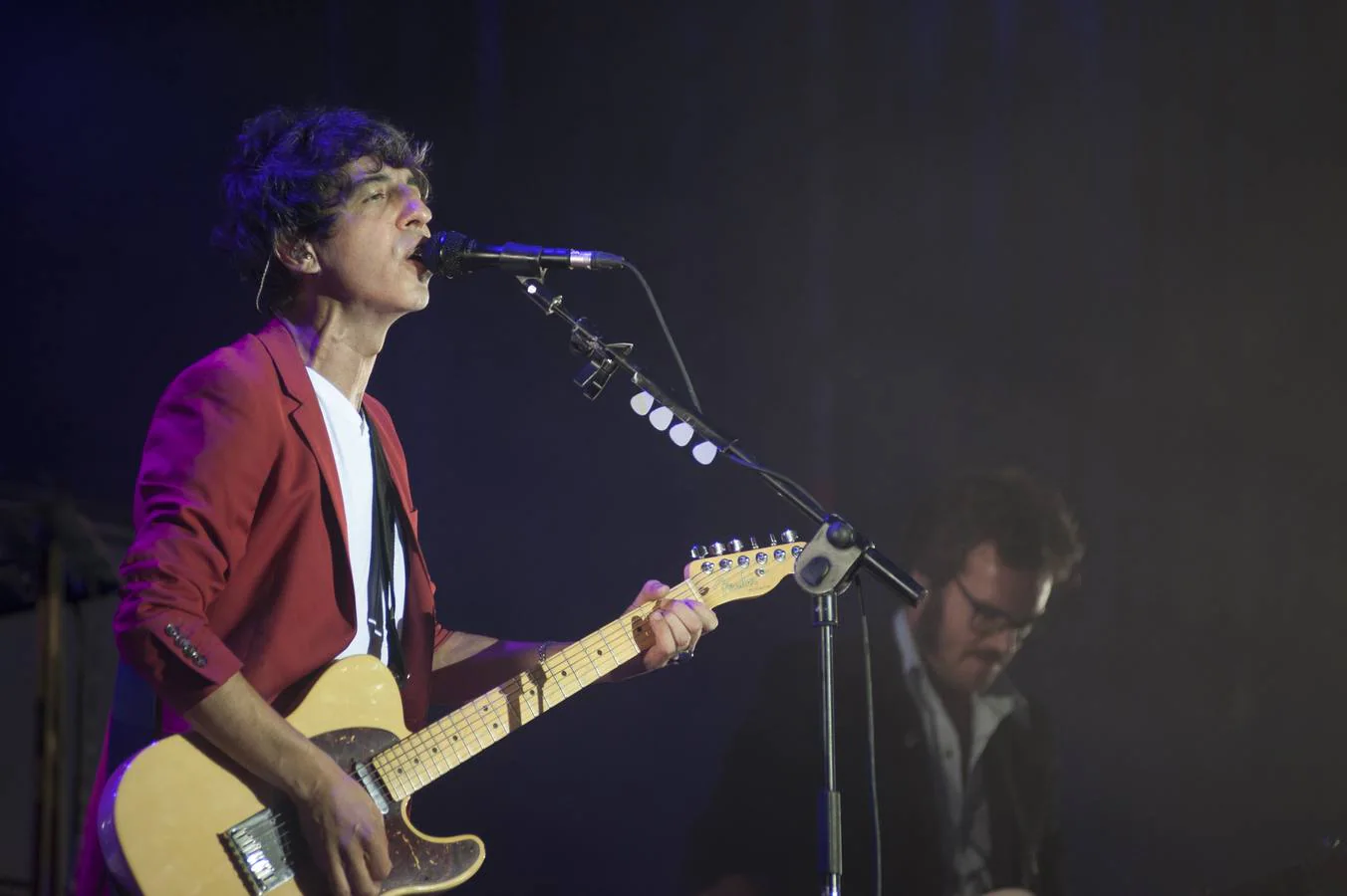 La banda catalana presentó su último trabajo, 'El peor grupo del mundo', en la primera noche del festival que se celebra en la campa de la Magdalena