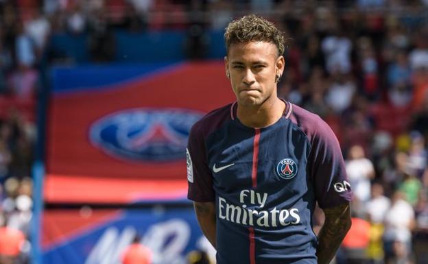 Neymar, durante su presentación con el PSG. 