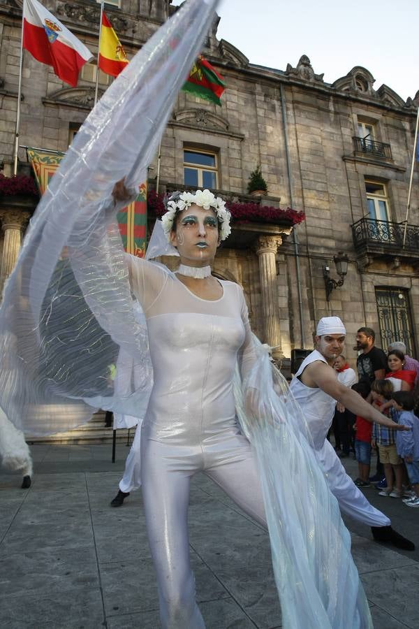 El chupinazo desata la locura en Torrelavega