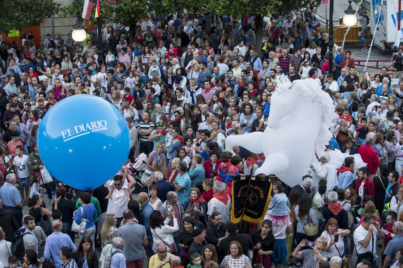 El chupinazo desata la locura en Torrelavega