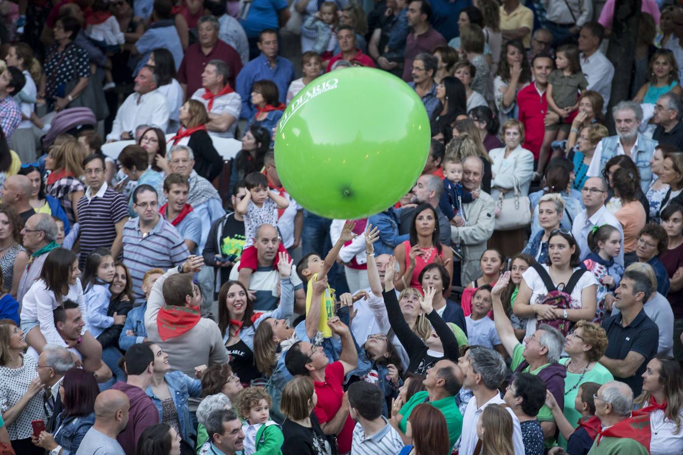 El chupinazo desata la locura en Torrelavega