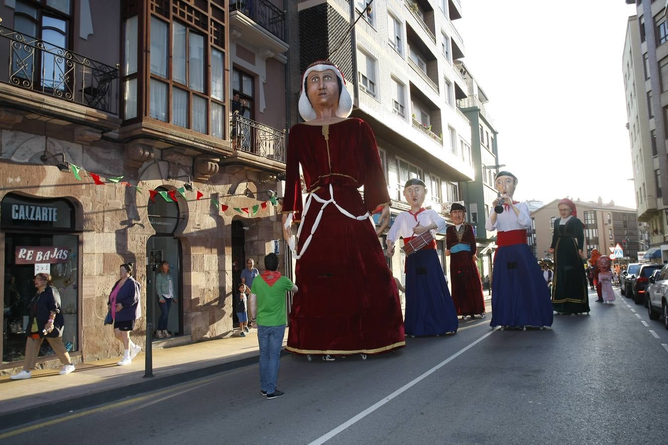 El chupinazo desata la locura en Torrelavega