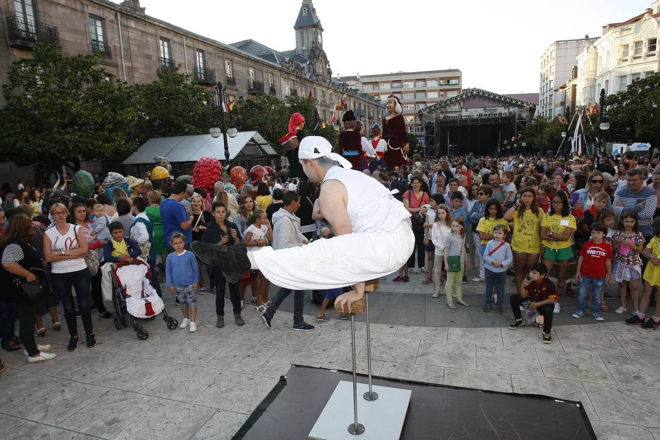 El chupinazo desata la locura en Torrelavega