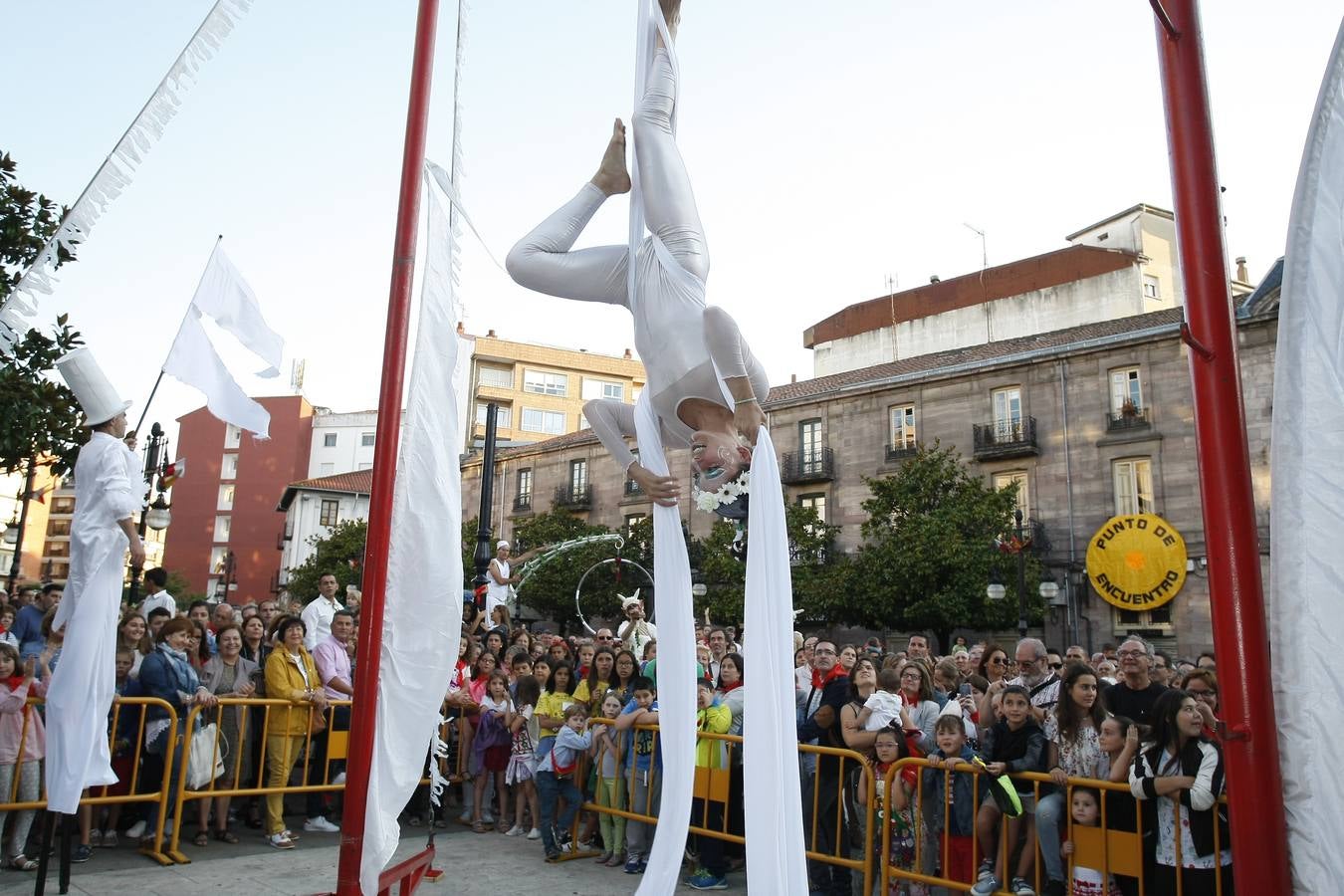 El chupinazo desata la locura en Torrelavega