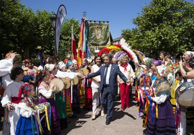 Imagen secundaria 1 - «Mariano Rajoy es un moroso con Cantabria»