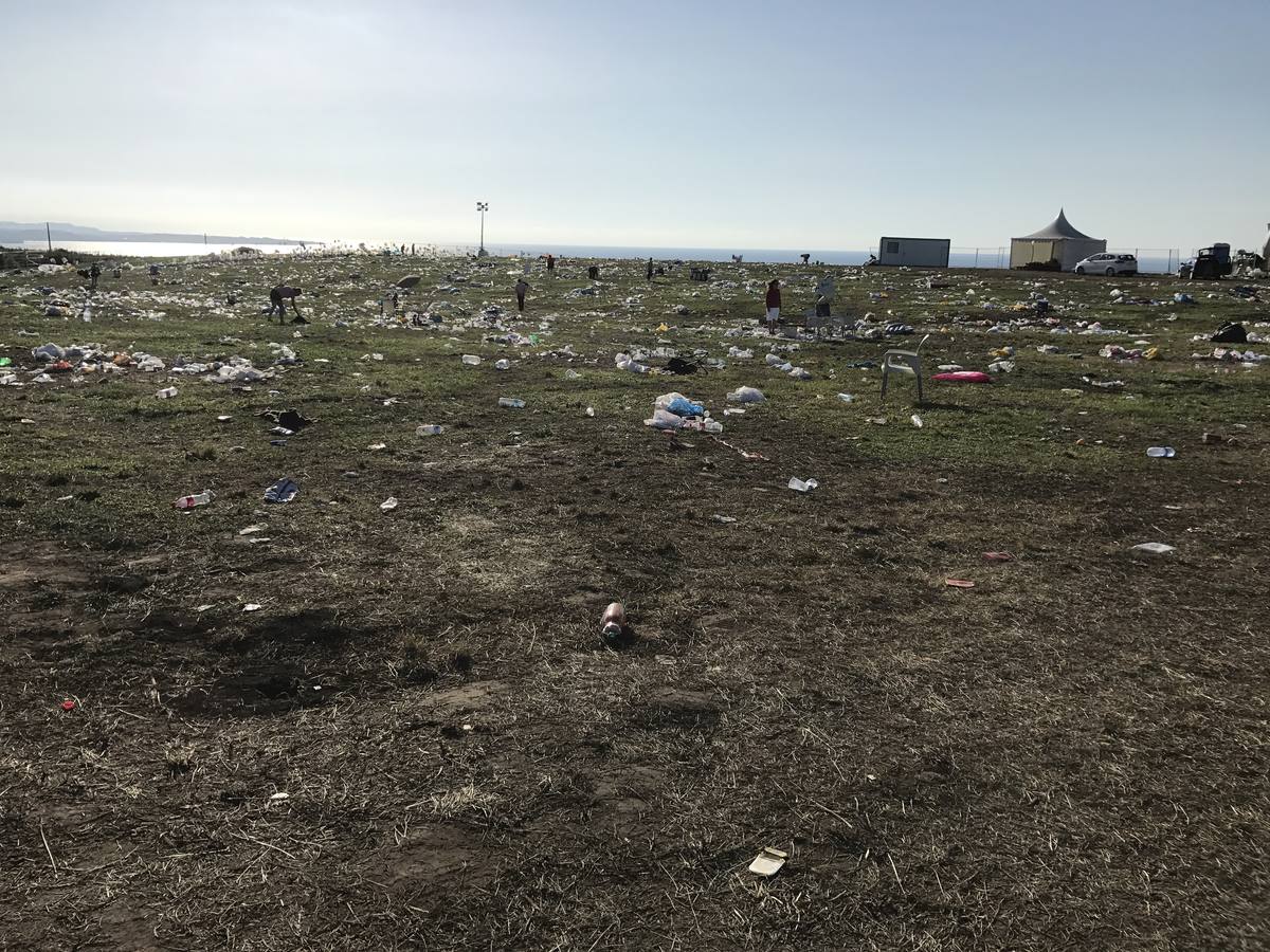 La basura que dejó el Delirium Festival en el cabo Quintres de Ajo