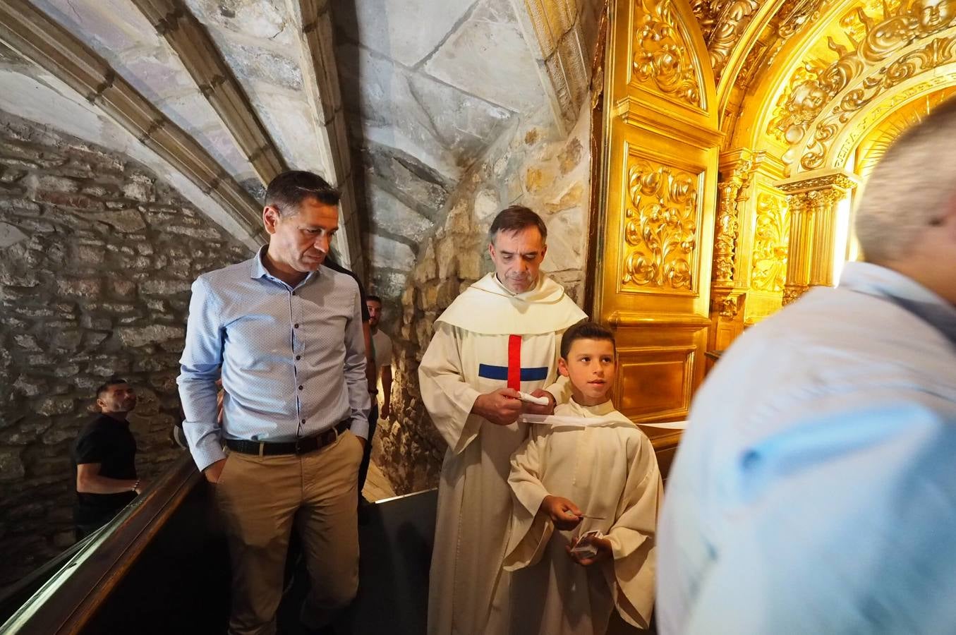 El Racing Club de Santander realiza su tradicional ofrenda floral a la Virgen Bien Aparecida