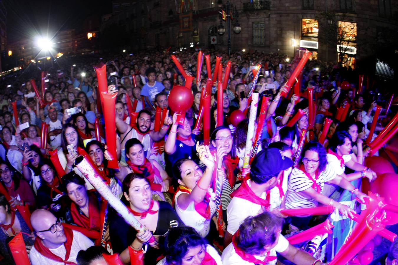 El Bulevar se rinde al carisma de Chenoa con 5.000 personas coreando sus canciones