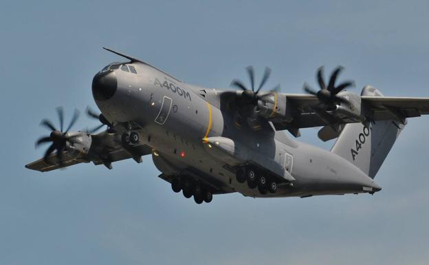 Modelo Airbus A400M Atlas como el que sobrevoló ayer la costa cántabra.