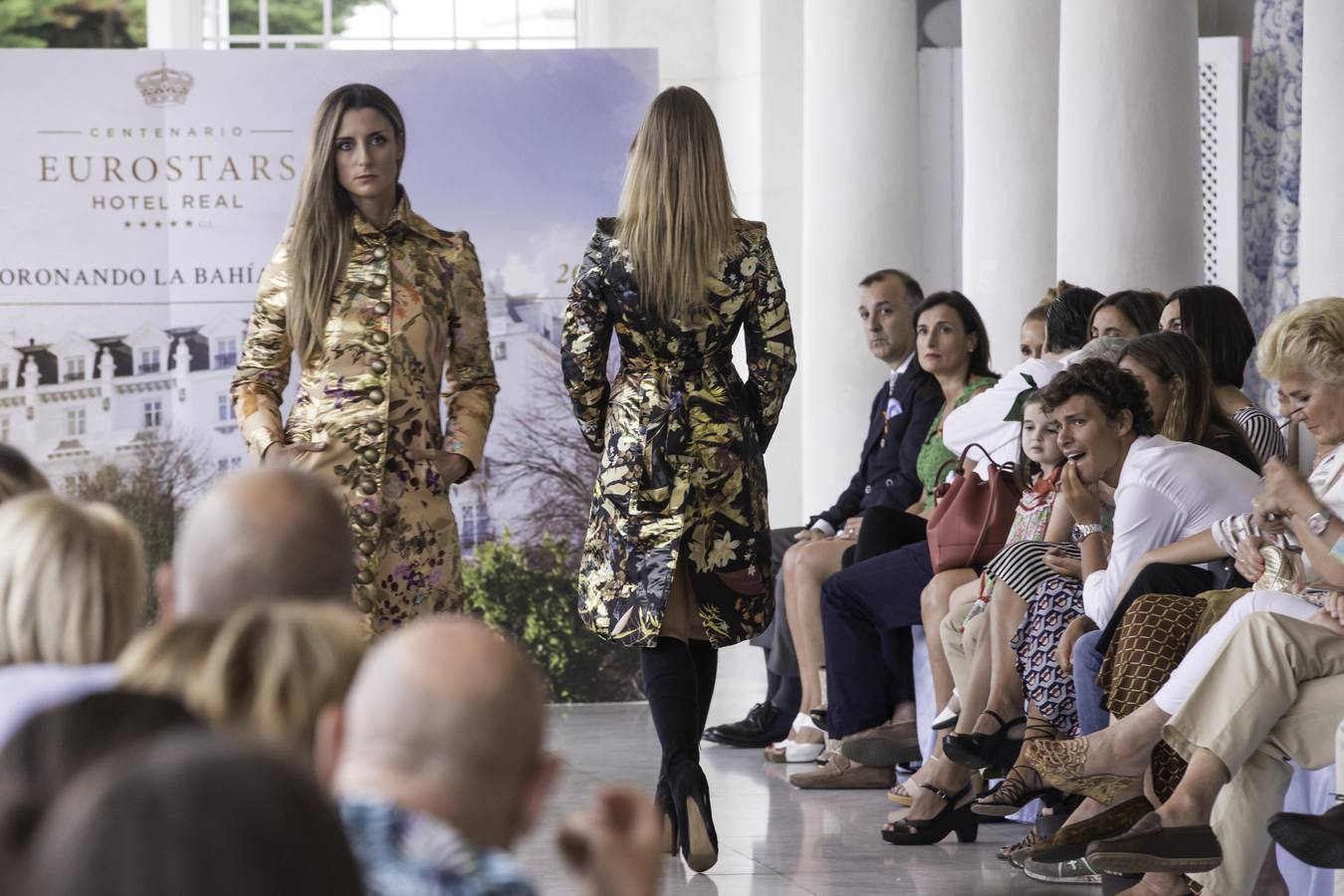 La diseñadora cántabra Odette Álvarez presentó su novena colección para la firma 'Teté by Odette' este jueves en el Hotel Real, en un desfile solidario a favor de la fundación Sandra Ibarra en su lucha contra el cáncer.