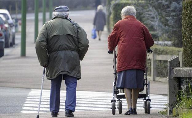 Los mayores de 65 años van en aumento y, por tanto, se necesita más personal para atenderles