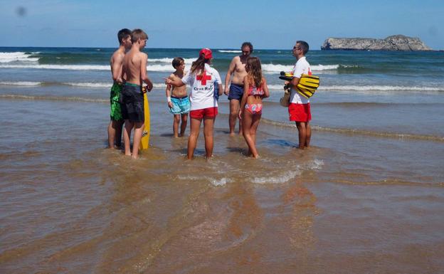 Suances aplicará un plan provisional para sus playas a la espera del emisario