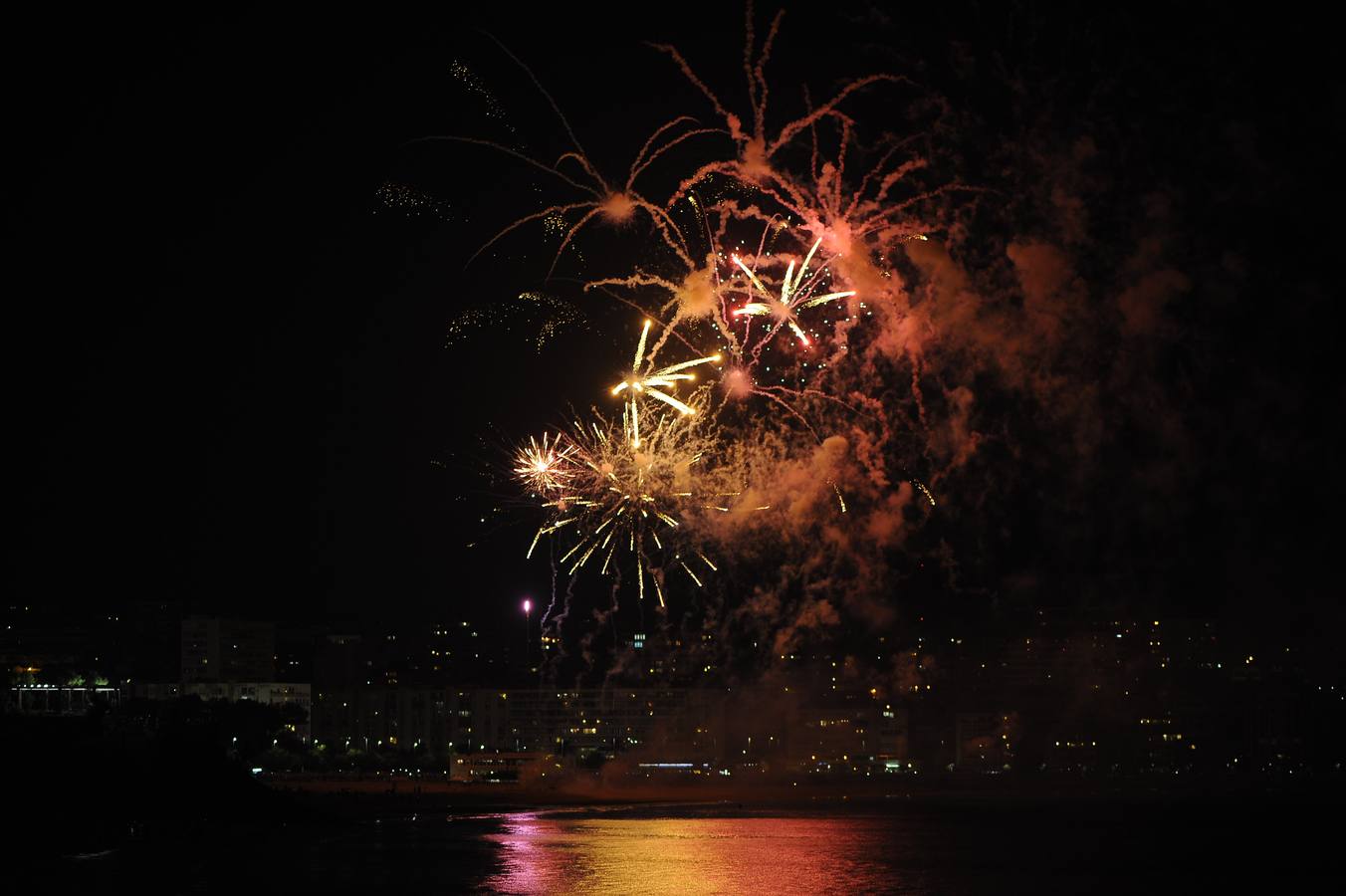 Fuego y luz para despedir el verano en Santander