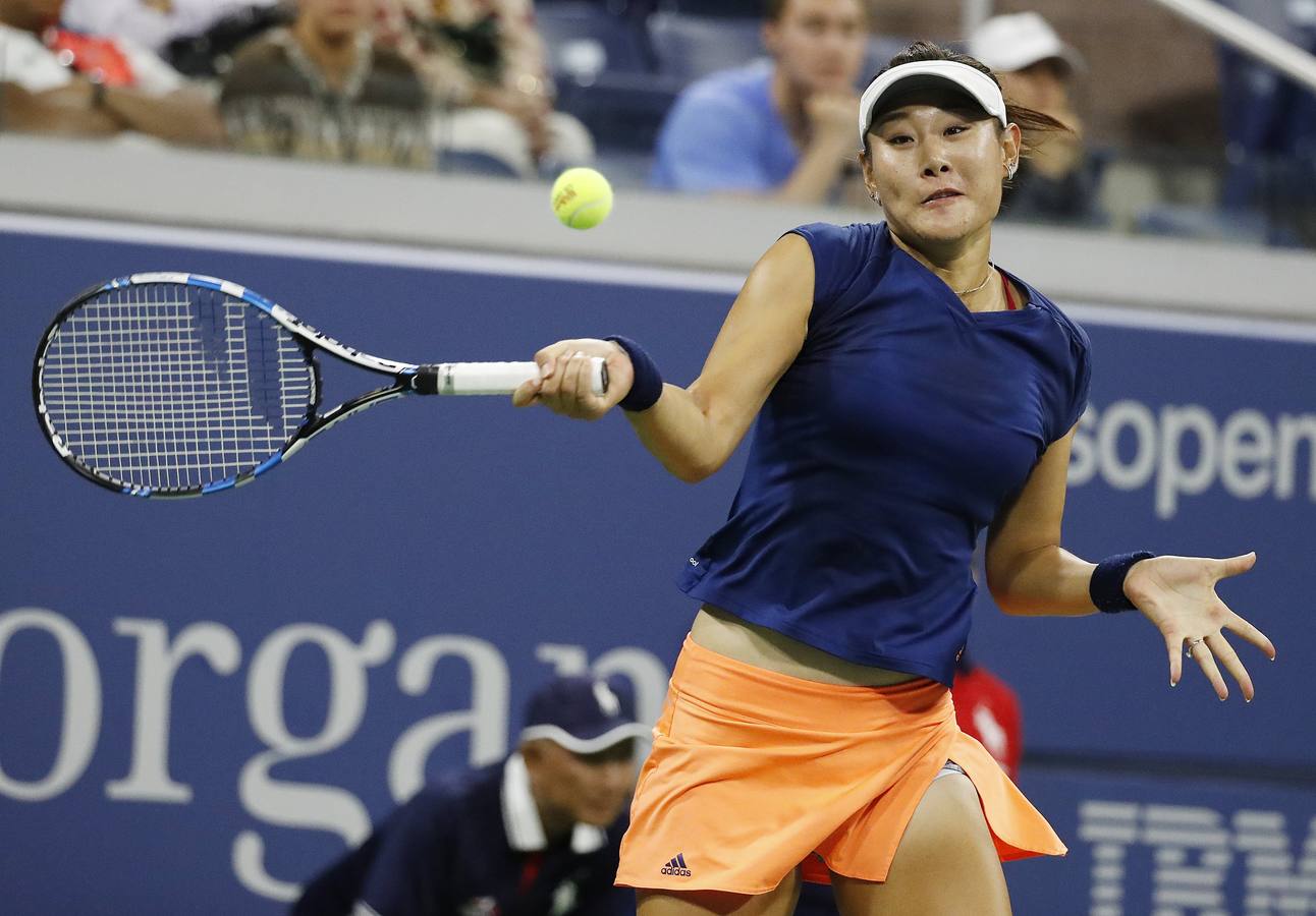 El maleficio de la tercera ronda en el Abierto de Estados Unidos quedó atrás para la tenista española Garbiñe Muguruza cuando lo consiguió al vencer en la segunda por 6-4 y 6-0 a la china Ying-Ying Duan.