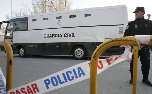 El vehículo más viejo de la Guardia Civil está en Cantabria y tiene 25 años