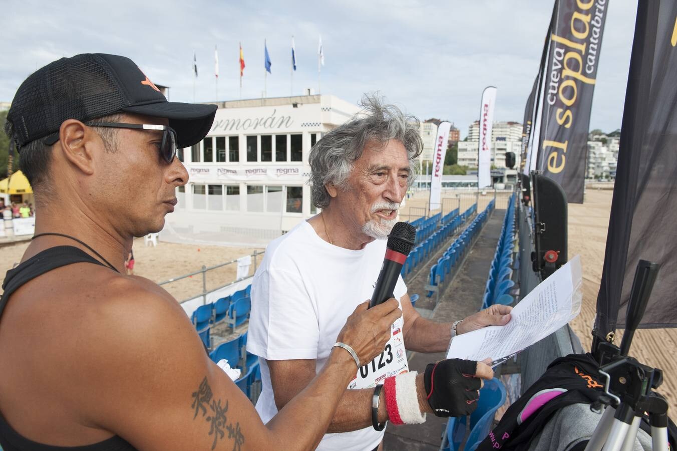 La segunda playa del Sardinero acoge el Campeonato Mundial Palas Santander 2017, en el que además de competir se trata de batir los récords mundiales de reunir a 2.000 personas jugando simultáneamente durante 80 horas seguidas.