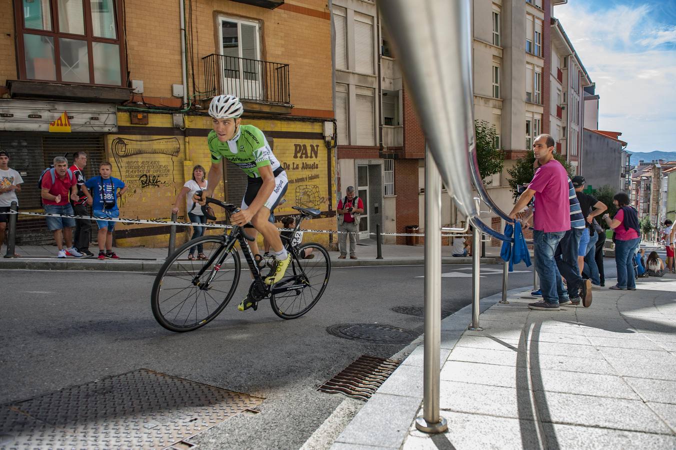 Christofer Robin del Quick Step-Telco’m Gimex ha sido el vencedor de la primera etapa de la Vuelta a Cantabria sub23/Elite que ha arrancado este domingo en Santander con una contrareloj y en un escenario único, la cuesta de la Atalaya