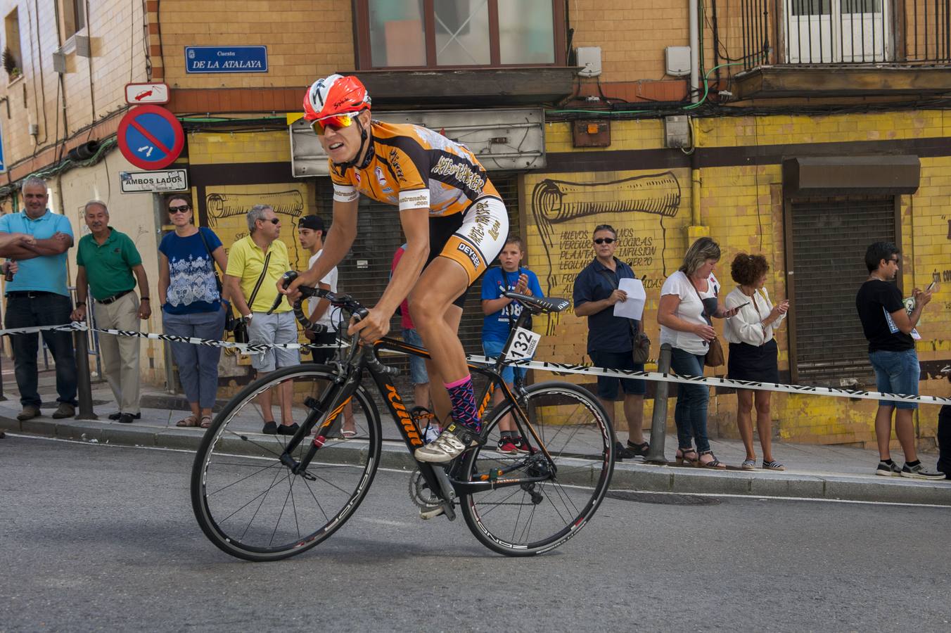 Christofer Robin del Quick Step-Telco’m Gimex ha sido el vencedor de la primera etapa de la Vuelta a Cantabria sub23/Elite que ha arrancado este domingo en Santander con una contrareloj y en un escenario único, la cuesta de la Atalaya
