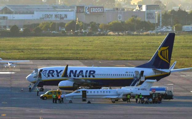 Los viajeros de Ryanair solo podrán llevar la maleta en cabina si pagan