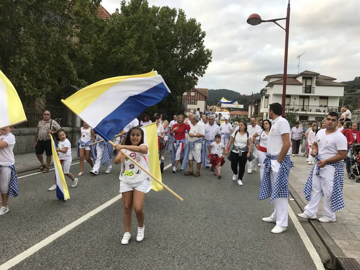 Arrancan las fiestas en Ampuero con el desfile y el chupinazo