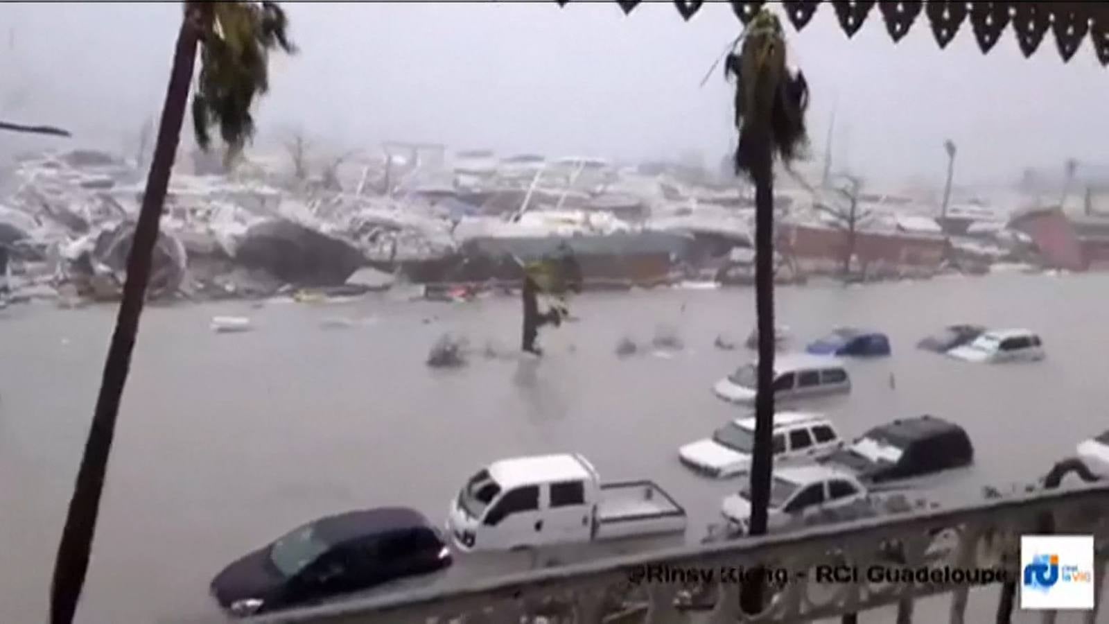 Con ráfagas de viento de hasta 295 km/h, este huracán de categoría 5, la más alta, ha avanzado este jueves por la República Dominicana, Haití, Cuba y Florida, y ha dejado al menos seis muertos y una estela de destrucción en su recorrido por el Caribe.