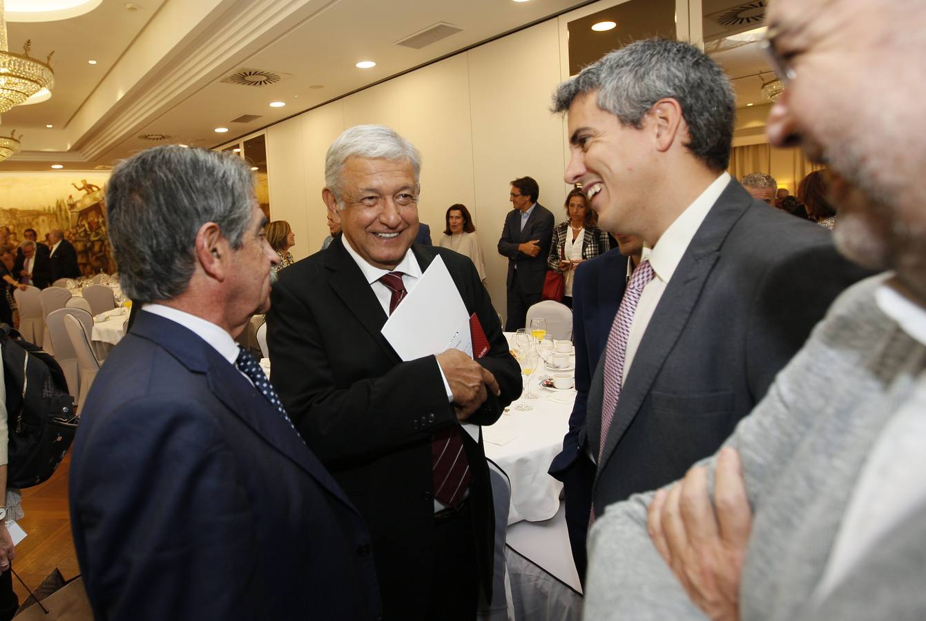 El candidato a la presidencia de México Andrés Manuel López Obrador desgrana en el Foro de El Diario Montañés su proyecto de Nación para los próximos años