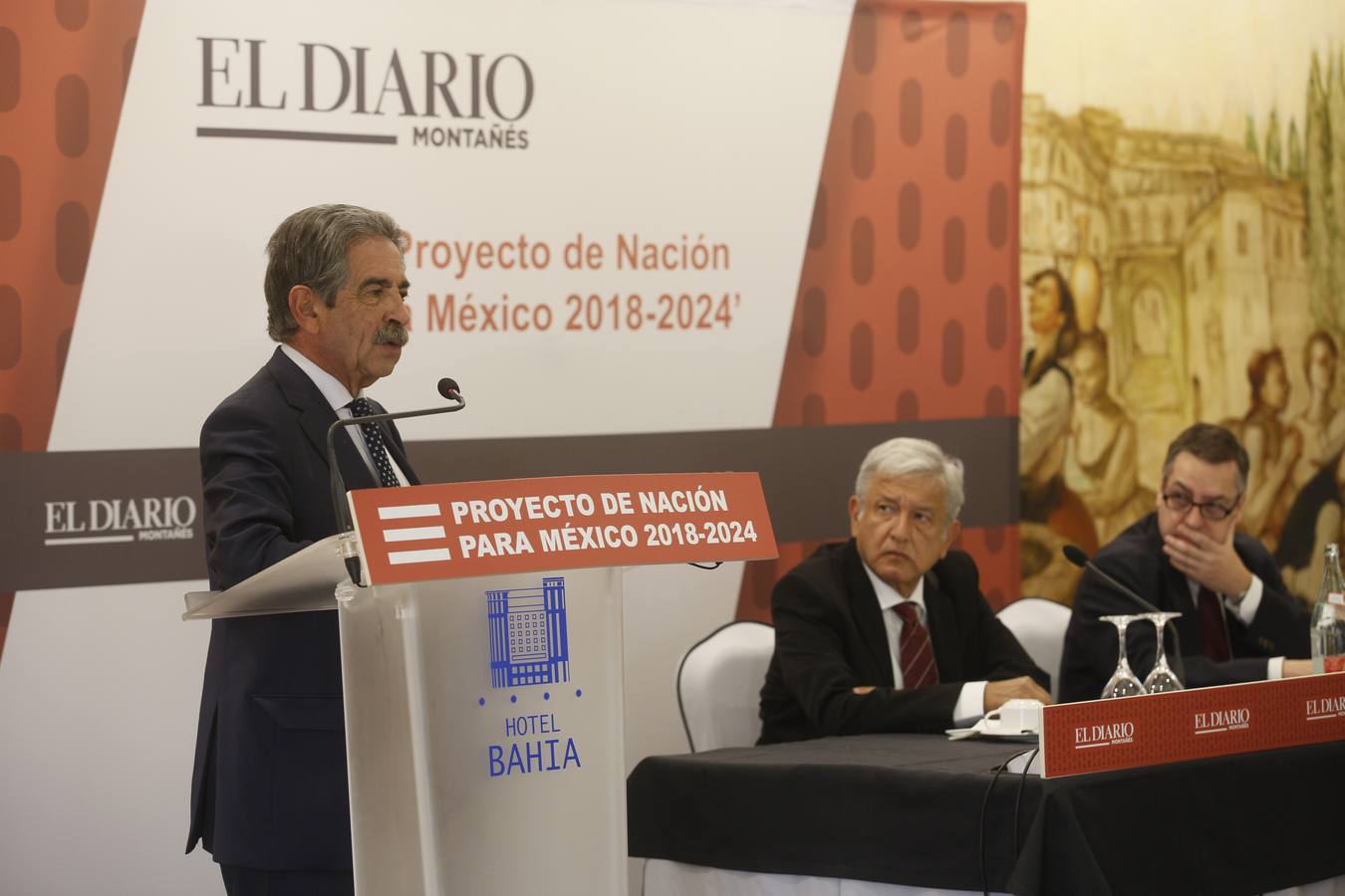 El candidato a la presidencia de México Andrés Manuel López Obrador desgrana en el Foro de El Diario Montañés su proyecto de Nación para los próximos años