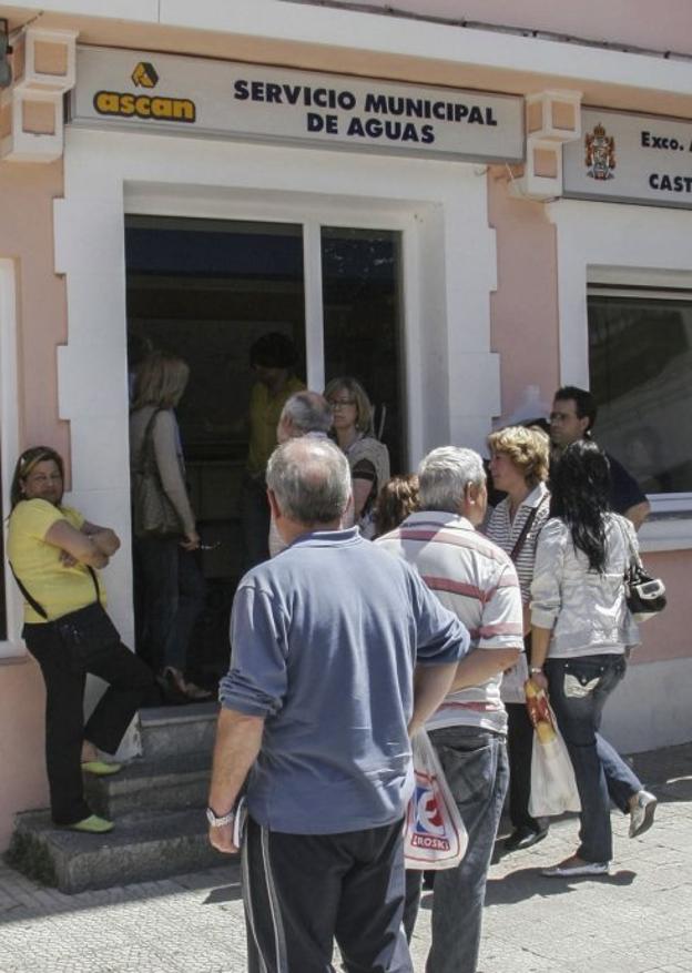 El servicio de aguas va a costar millones a Castro.