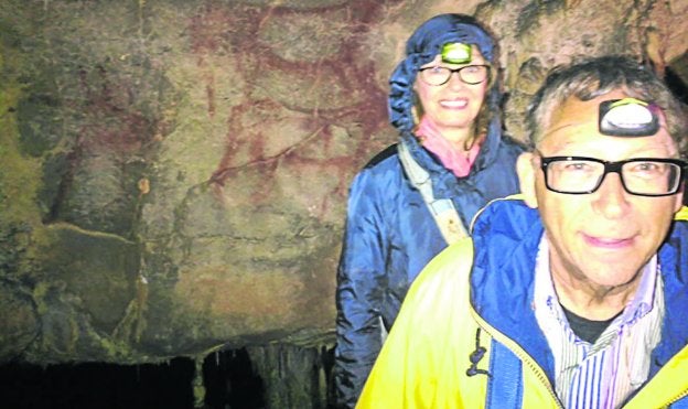 Stuart Weitzman quedó impresionado en su visita a la cueva paleolítica y creó la Foundation for the Preservation of Cantabria Prehistoric Caves. 