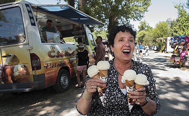 La fotografía ‘Comienza la fiesta’ ha obtenido el accésit por «la espontaneidad, el tema que trata y que ofrece una idea muy clara de lo que quiere transmitir su autor’