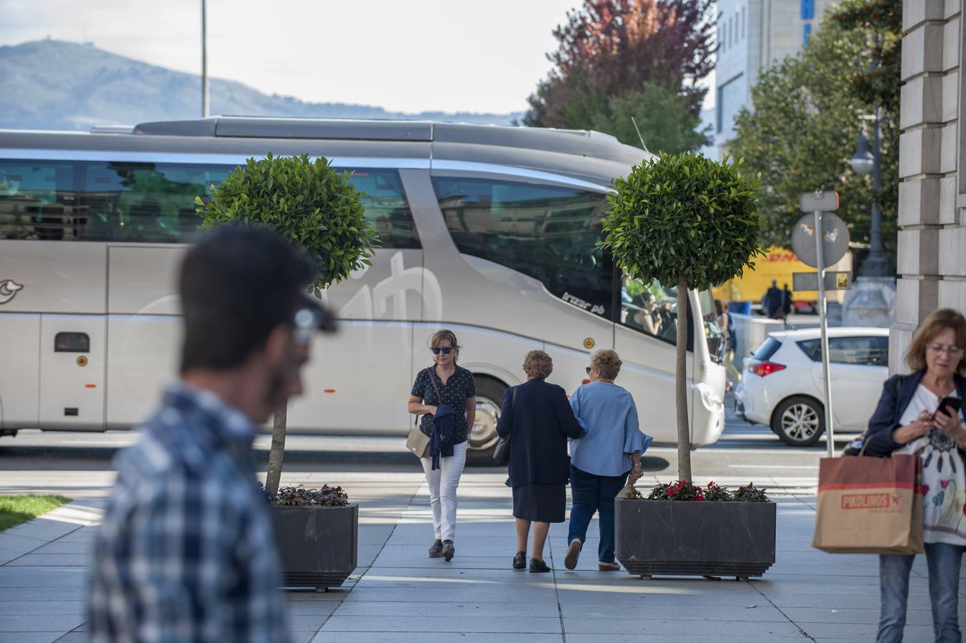 Santander instala maceteros y bolardos para evitar una amenaza terrorista