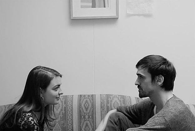 En 'Jerk's Game' (2013) la artista se sincera con un amigo alemán en distintas lenguas.