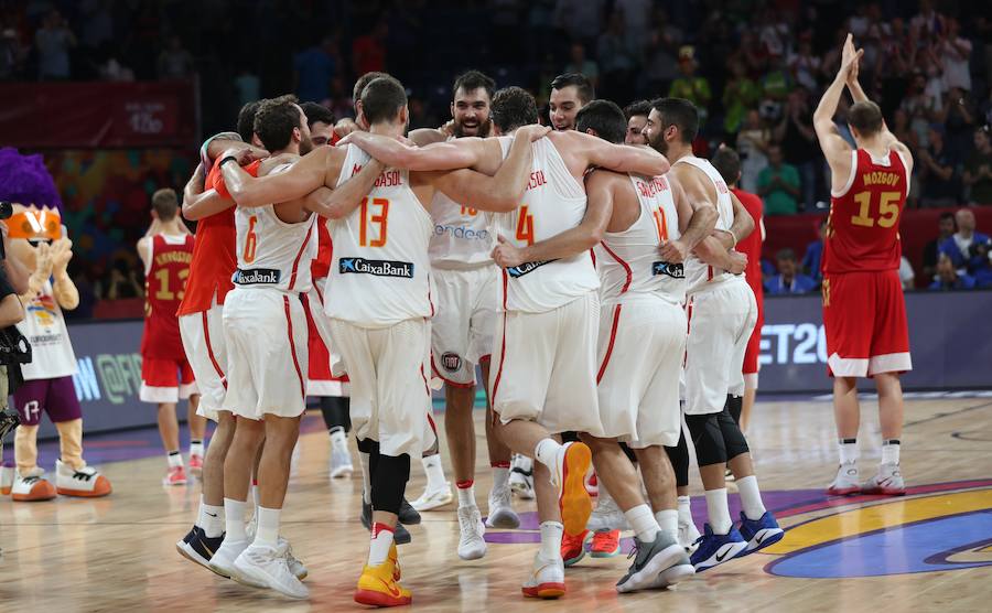 La selección española de baloncesto venció a Rusia en el duelo por el metal y último encuentro de Juan Carlos Navarro como internacional.