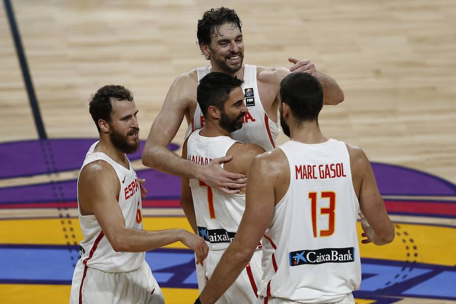 La selección española de baloncesto venció a Rusia en el duelo por el metal y último encuentro de Juan Carlos Navarro como internacional.