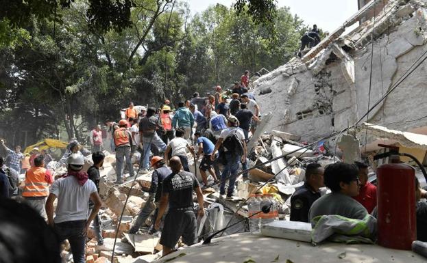 Derrumbe causado por el seísmo en Ciudad de México.