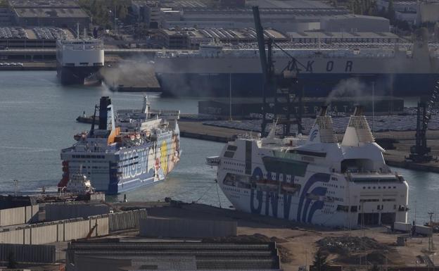 Barcos desplegados en Cataluña tras el anuncio del referéndum.