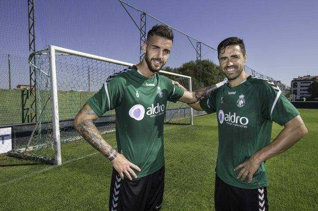  Borja Granero y Paco Regalón repetirán hoy como pareja de centrales en el partido frente a la Peña Sport.