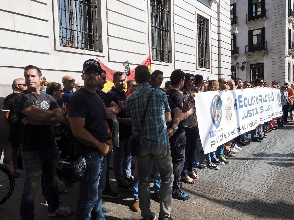 Policías y guardias civiles reclaman en Santander la equiparación salarial con los cuerpos autonómicos