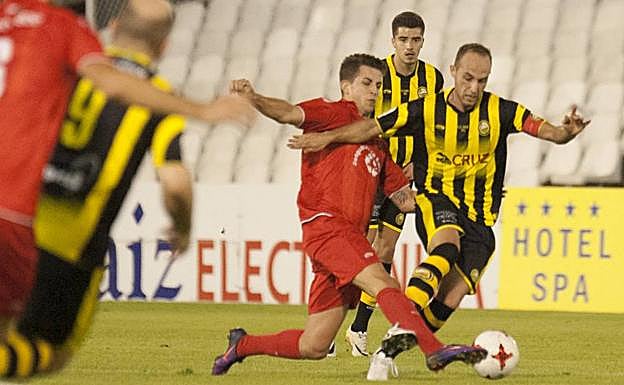 Dani, del Escobedo, trata de frenar un avance de Marcos