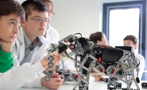 La robótica estará muy presente en la reapertura de las aulas de El Almacén de las Artes. 
