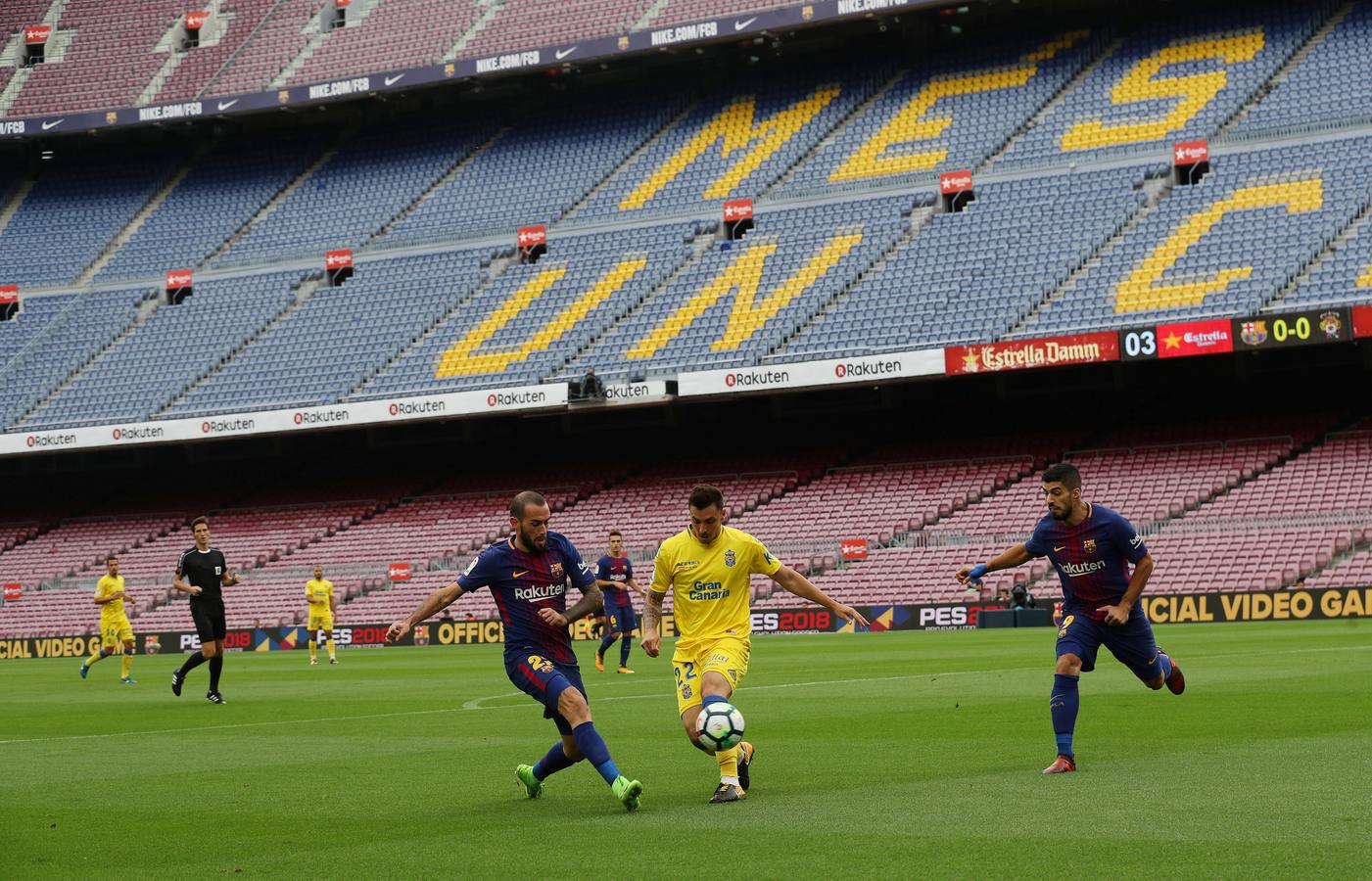 Las mejores imágenes del partido de la séptima joranda de Liga entre el Barcelona y e Las Palmas, que se ha disputado a puerta cerrada.