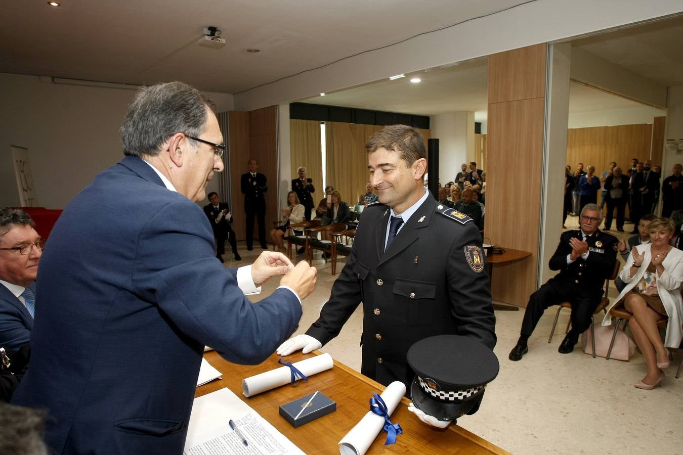 La Policía de Torrelavega honra a sus patronos