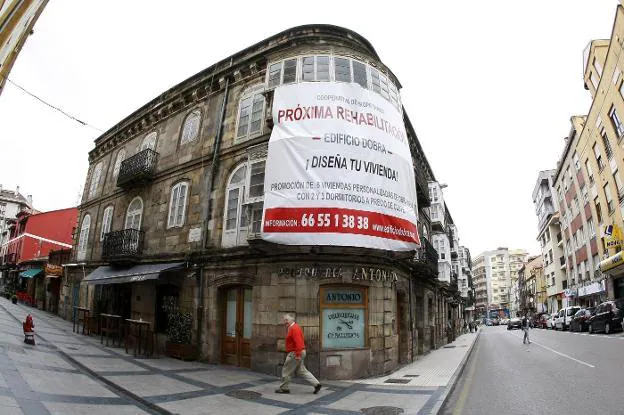 El edificio Dobra, en la calle Julián Ceballos, es uno de los más señoriales de la ciudad.