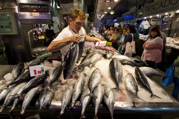 La última pesquera del bonito, foco de nuevas tensiones de los pescadores cántabros con buques franceses e irlandeses. 